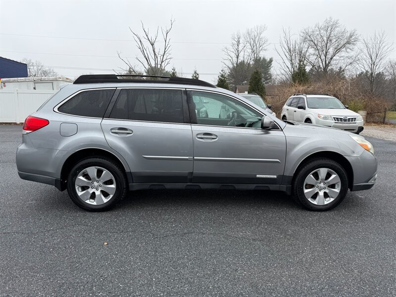 2011 Subaru Outback 3.6R Limited - Photo 5 - Jonestown, PA 17038