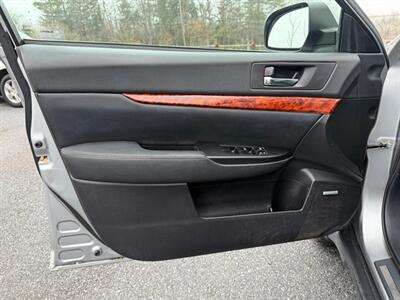 2011 Subaru Outback 3.6R Limited - Photo 10 - Jonestown, PA 17038