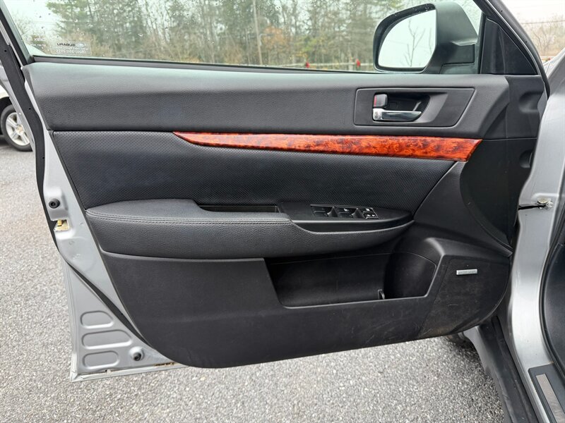 2011 Subaru Outback 3.6R Limited - Photo 10 - Jonestown, PA 17038