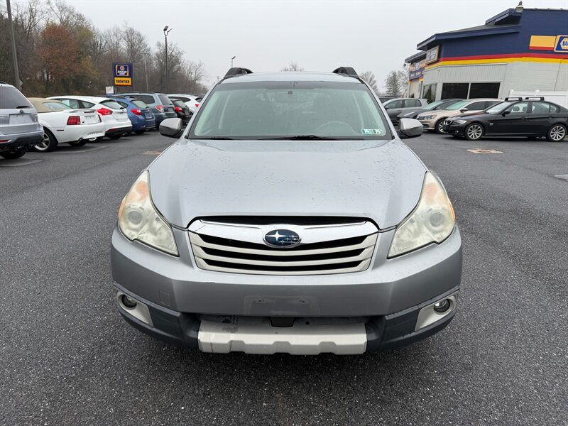 2011 Subaru Outback 3.6R Limited photo 3