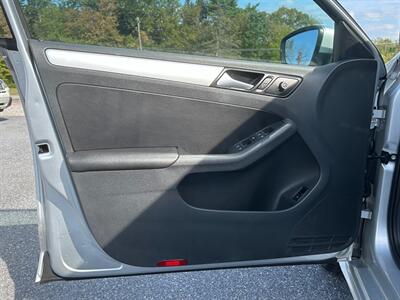 2014 Volkswagen Jetta SE PZEV   - Photo 8 - Jonestown, PA 17038