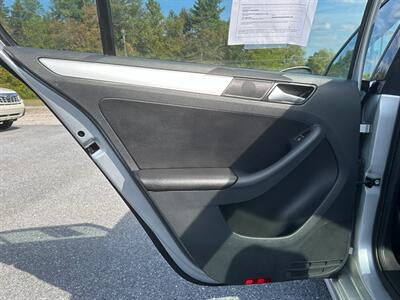 2014 Volkswagen Jetta SE PZEV   - Photo 10 - Jonestown, PA 17038