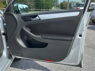 2014 Volkswagen Jetta SE PZEV   - Photo 22 - Jonestown, PA 17038