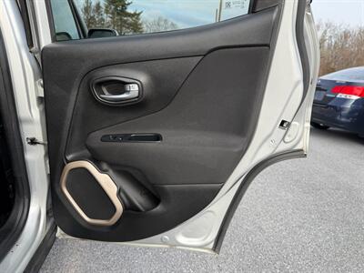 2017 Jeep Renegade Latitude   - Photo 14 - Jonestown, PA 17038