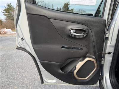 2017 Jeep Renegade Latitude   - Photo 12 - Jonestown, PA 17038