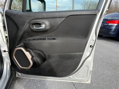 2017 Jeep Renegade Latitude   - Photo 16 - Jonestown, PA 17038