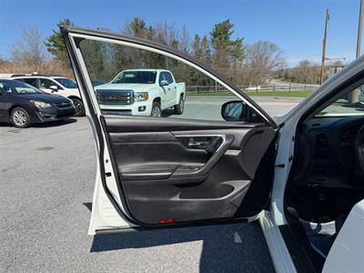 2016 Nissan Altima 2.5   - Photo 9 - Jonestown, PA 17038