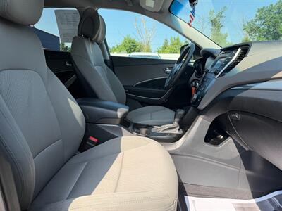 2016 Hyundai Santa Fe 2.4L - Photo 18 - Jonestown, PA 17038