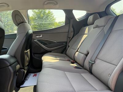 2016 Hyundai Santa Fe 2.4L - Photo 12 - Jonestown, PA 17038