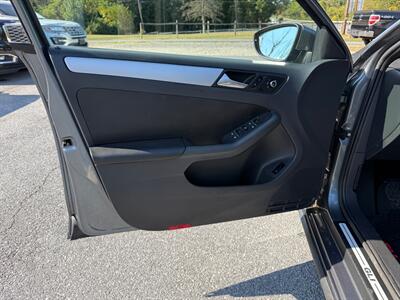 2012 Volkswagen Jetta GLI PZEV   - Photo 5 - Jonestown, PA 17038