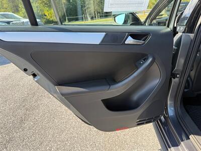 2012 Volkswagen Jetta GLI PZEV   - Photo 13 - Jonestown, PA 17038