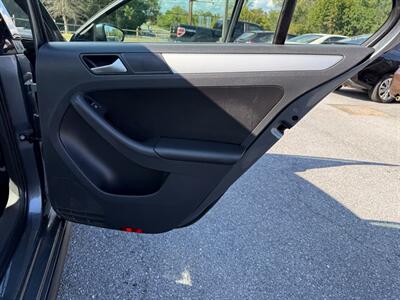 2012 Volkswagen Jetta GLI PZEV   - Photo 18 - Jonestown, PA 17038