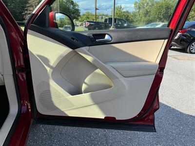 2012 Volkswagen Tiguan SE   - Photo 19 - Jonestown, PA 17038