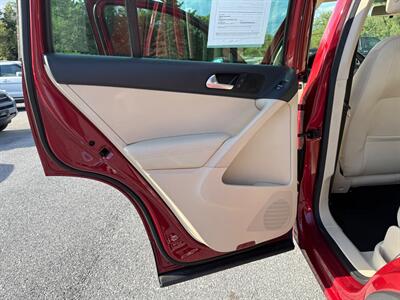 2012 Volkswagen Tiguan SE   - Photo 9 - Jonestown, PA 17038