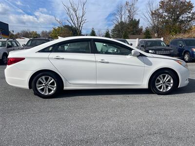 2011 Hyundai SONATA GL   - Photo 8 - Jonestown, PA 17038