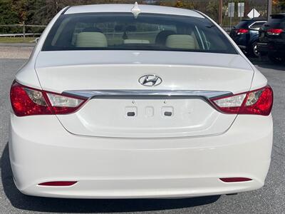 2011 Hyundai SONATA GL   - Photo 4 - Jonestown, PA 17038