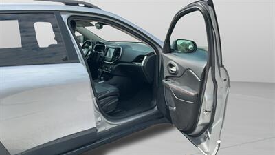 2015 Jeep Cherokee Trailhawk   - Photo 11 - Jonestown, PA 17038