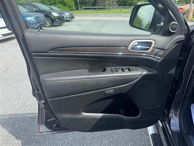 2014 Jeep Grand Cherokee Overland   - Photo 11 - Jonestown, PA 17038