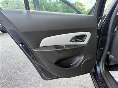 2011 Chevrolet Cruze LS   - Photo 13 - Jonestown, PA 17038
