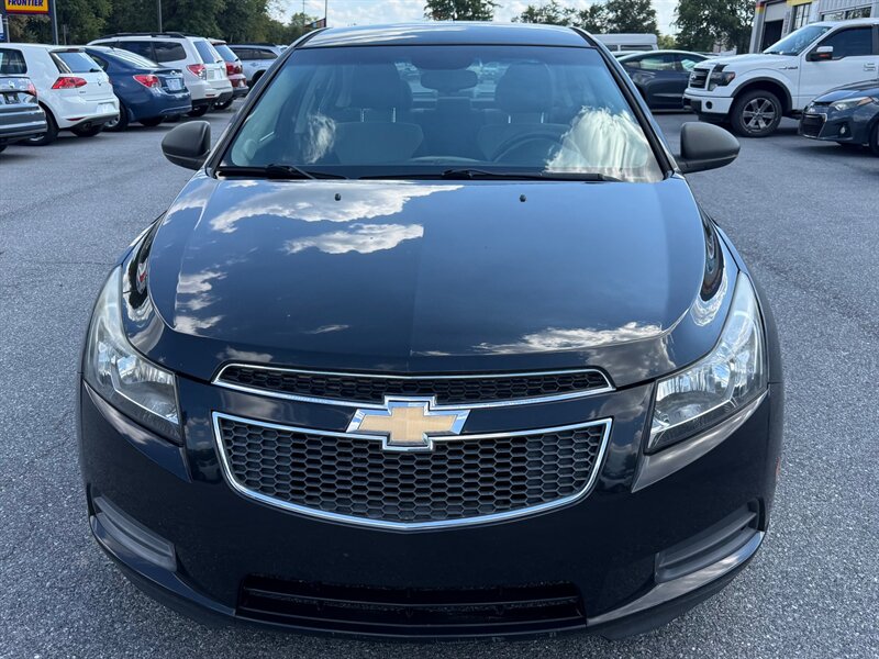 2011 Chevrolet Cruze LS photo 2