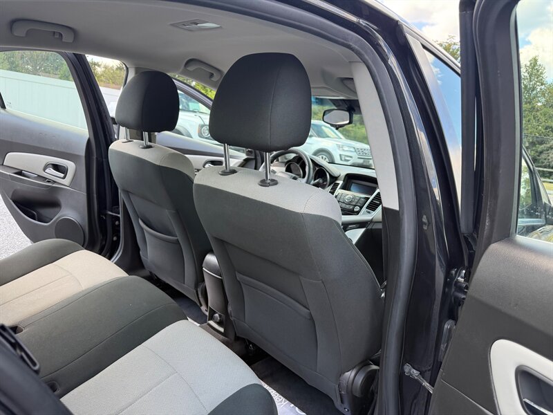 2011 Chevrolet Cruze LS photo 9