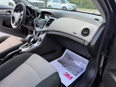 2011 Chevrolet Cruze LS   - Photo 17 - Jonestown, PA 17038