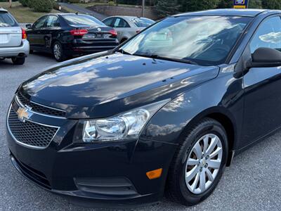 2011 Chevrolet Cruze LS   - Photo 2 - Jonestown, PA 17038