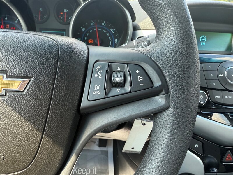 2011 Chevrolet Cruze LS photo 21