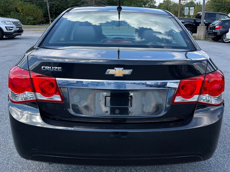 2011 Chevrolet Cruze LS photo 6