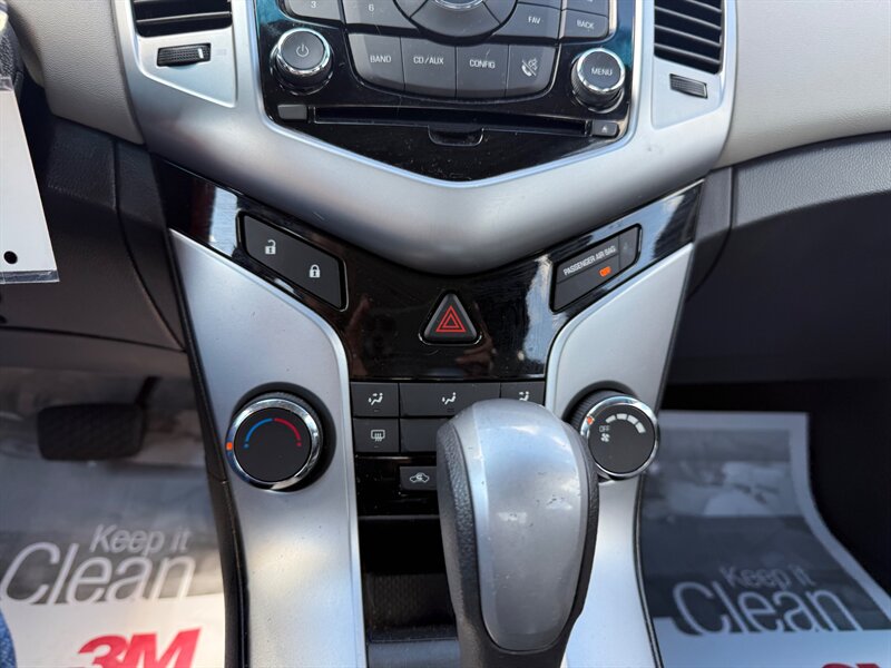 2011 Chevrolet Cruze LS photo 19