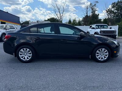 2011 Chevrolet Cruze LS   - Photo 9 - Jonestown, PA 17038