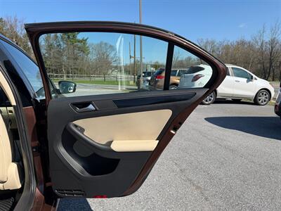2016 Volkswagen Jetta 1.8T SEL - Photo 12 - Jonestown, PA 17038