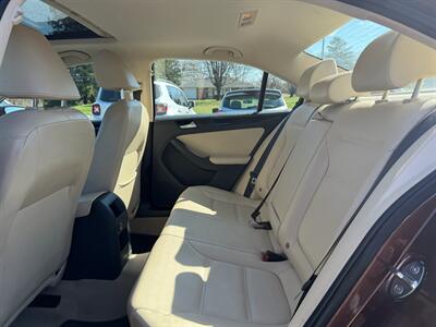 2016 Volkswagen Jetta 1.8T SEL - Photo 11 - Jonestown, PA 17038