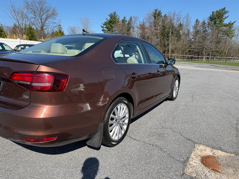2016 Volkswagen Jetta 1.8T SEL - Photo 6 - Jonestown, PA 17038