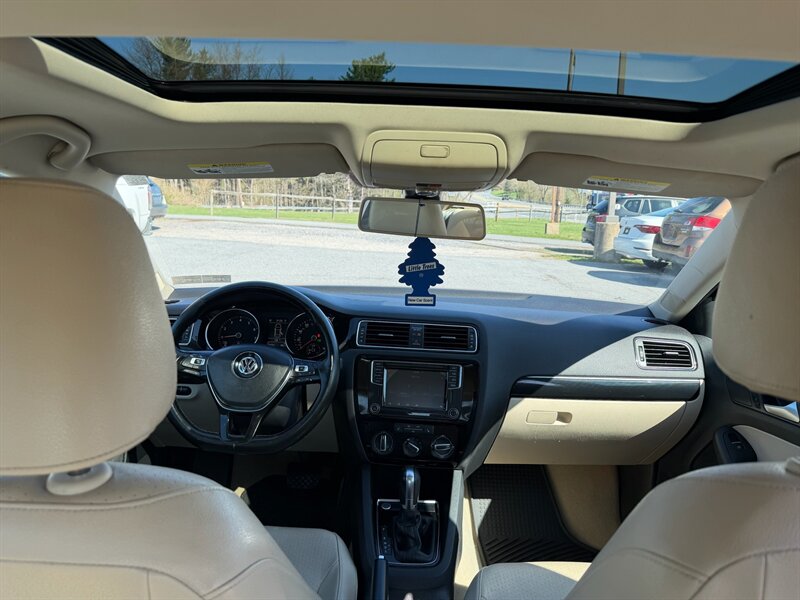 2016 Volkswagen Jetta 1.8T SEL - Photo 15 - Jonestown, PA 17038