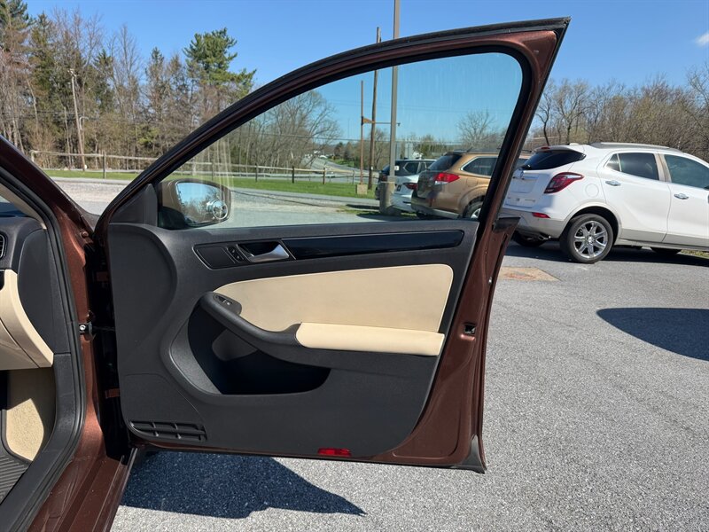 2016 Volkswagen Jetta 1.8T SEL - Photo 21 - Jonestown, PA 17038