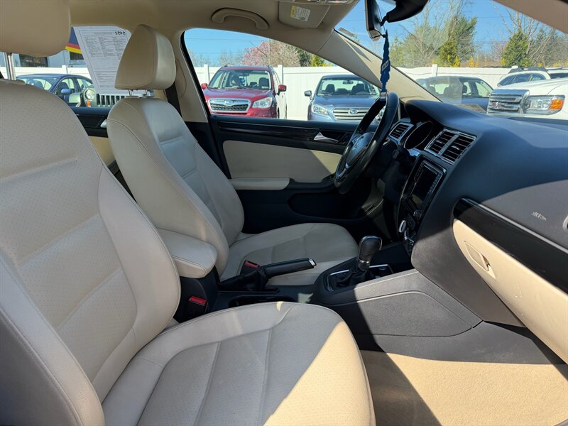 2016 Volkswagen Jetta 1.8T SEL - Photo 22 - Jonestown, PA 17038