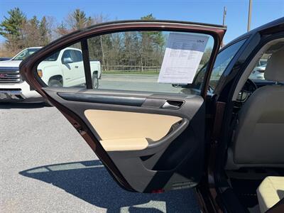 2016 Volkswagen Jetta 1.8T SEL - Photo 10 - Jonestown, PA 17038