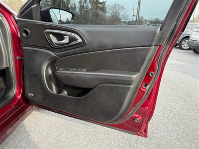 2015 Chrysler 200 C   - Photo 16 - Jonestown, PA 17038