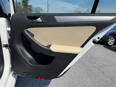 2014 Volkswagen Jetta SEL PZEV   - Photo 16 - Jonestown, PA 17038