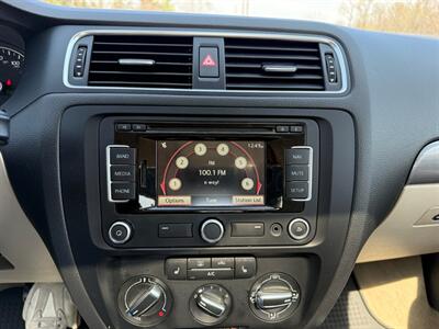 2014 Volkswagen Jetta SEL PZEV   - Photo 23 - Jonestown, PA 17038