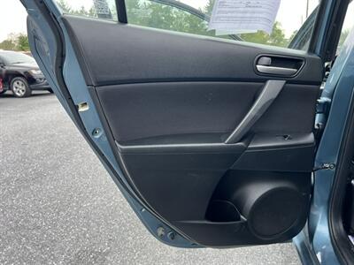 2011 Mazda Mazda3 i Touring   - Photo 12 - Jonestown, PA 17038