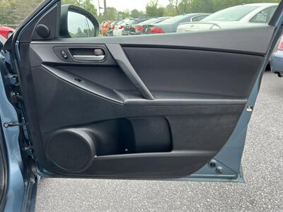 2011 Mazda Mazda3 i Touring   - Photo 17 - Jonestown, PA 17038