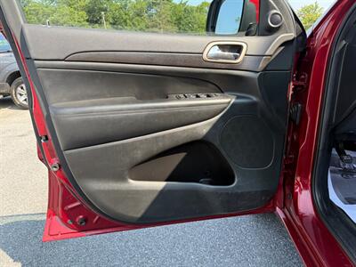 2015 Jeep Grand Cherokee Laredo   - Photo 10 - Jonestown, PA 17038