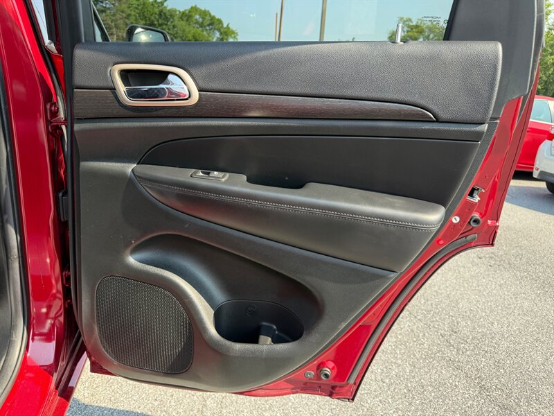 2015 Jeep Grand Cherokee Laredo photo 15