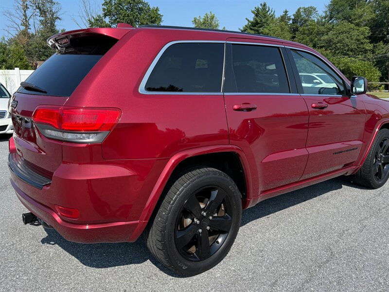 2015 Jeep Grand Cherokee Laredo photo 3