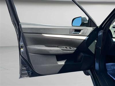 2013 Subaru Outback 2.5i - Photo 9 - Jonestown, PA 17038