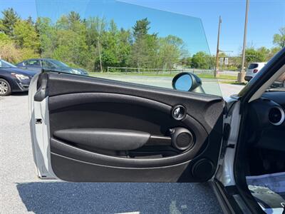 2013 MINI Hardtop Cooper   - Photo 9 - Jonestown, PA 17038