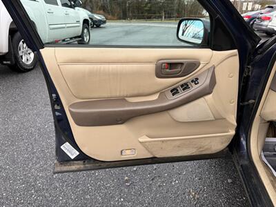 1999 Toyota Avalon XL   - Photo 10 - Jonestown, PA 17038