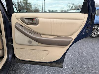 1999 Toyota Avalon XL   - Photo 13 - Jonestown, PA 17038